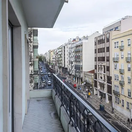 Almirante Floor / Almirante Reis Avenue 아파트