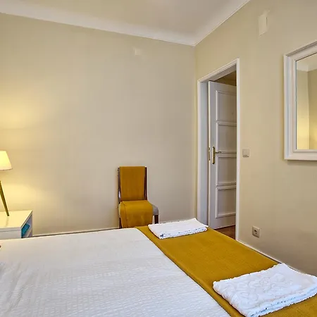 Almirante Floor / Almirante Reis Avenue