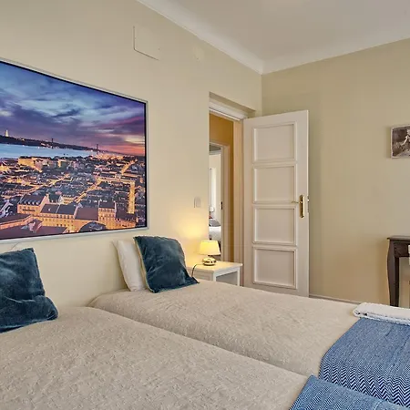 아파트 Almirante Floor / Almirante Reis Avenue