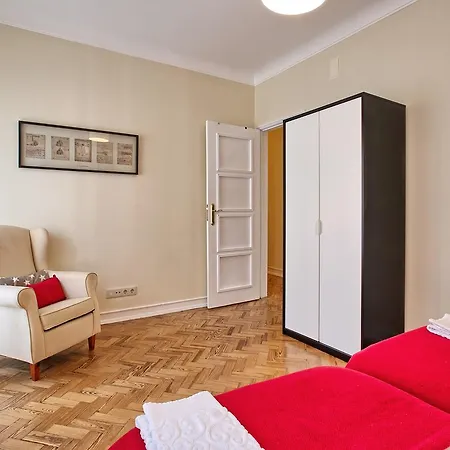 아파트 Almirante Floor / Almirante Reis Avenue