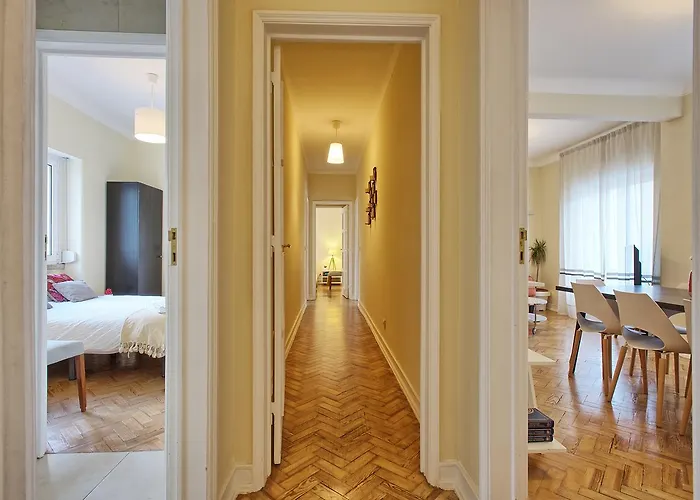 Almirante Floor / Almirante Reis Avenue アパート *